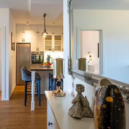 Morska 6 Luxury Znjan Apartment Split